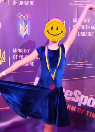Бархатное платье бейсик на девочку 8-9 лет