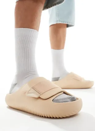 Шлепанцы crocs mellow luxe sliders цвета оттенка загара!