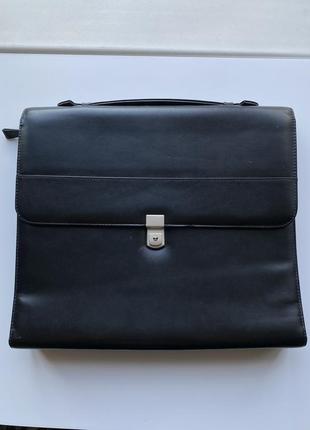 Чорний шкіряний портфель