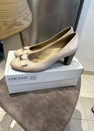 Туфлі geox