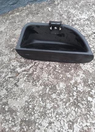 Правая ручка багажника renault megane 4 универсал 909402666r