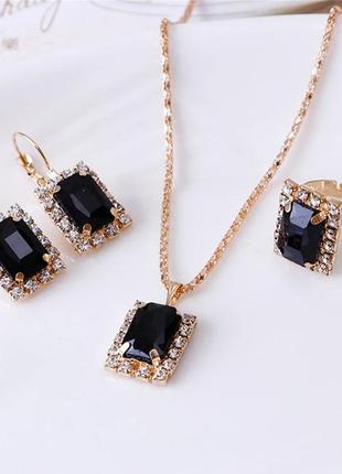 Красивый набор бижутерии.
нужно будет подклеить 1 камушек.