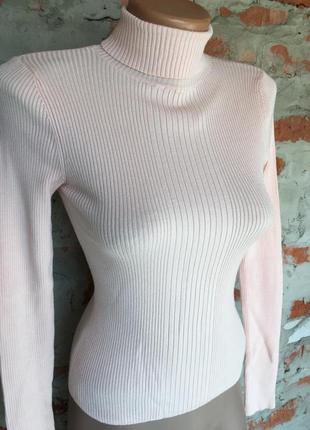 Ніжно рожевий гольф в рубчик