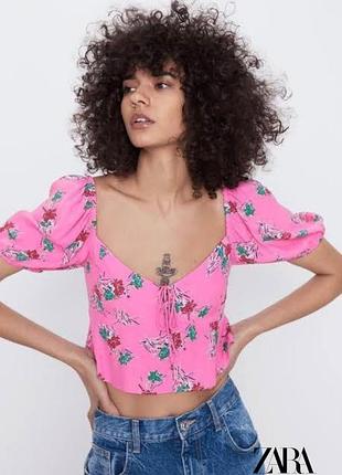 Рожевий кроп топ із квітковим принтом zara