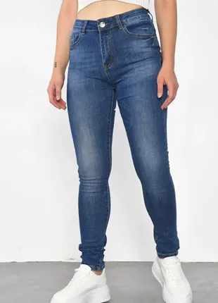 Класичні джинси з потертостями