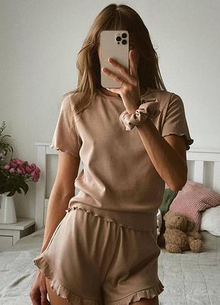 Комплект в пижамном стиле беж