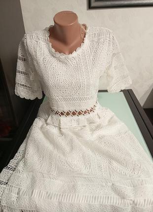 Нежное кружевное белое платье