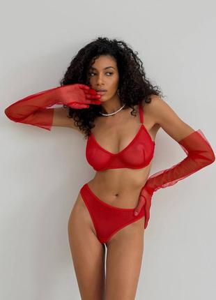 Зручний червоний комплект в сіточку