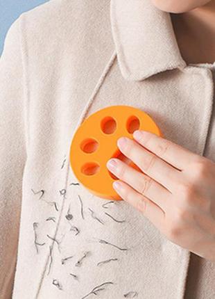 Средство для удаления волос, шерсти домашних животных. силиконовые лапки оранжевого...