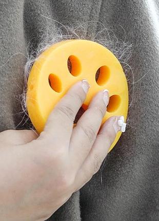 Средство для удаления волос, шерсти домашних животных. силиконовые лапки оранжевого...