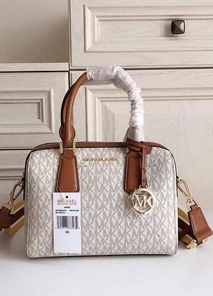 Женская сумка - саквояж michael kors hayes duffle бежевая