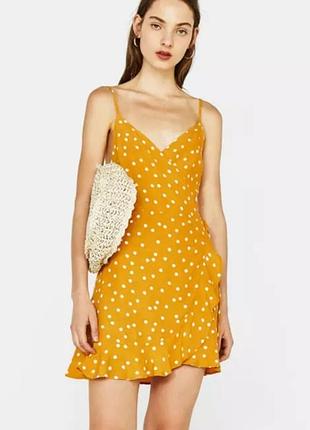 Нежное горчичное платье в горошек