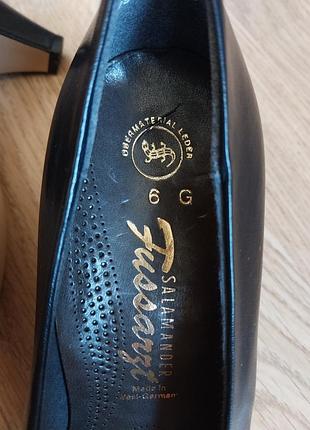 Туфлі-лодочки чорного кольору з натуральної шкіри