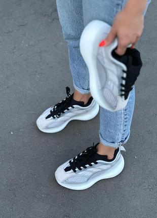 Женские кроссовки adidas yeezy