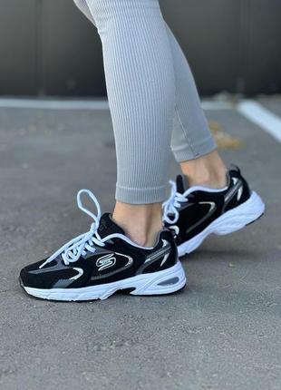 Жіночі кросівки