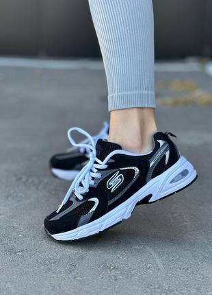 Жіночі кросівки