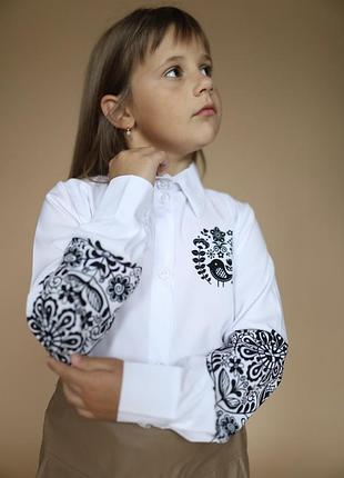 Шкільна біла патріотична блуза вишиванка для дівчинки