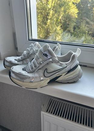 Кроссовки кроссовки nike v2k run'summit white' fd0736-100 в идеальном состоянии3 фото