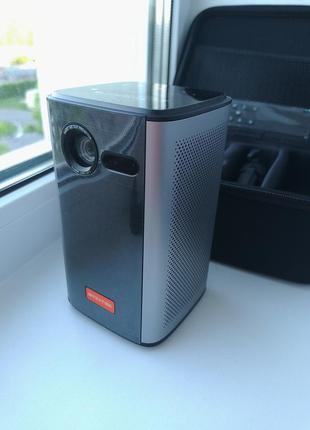 Портативный 3d dlp проектор byintek p70 android 9 hdmi wi-fi usb 8000 mah