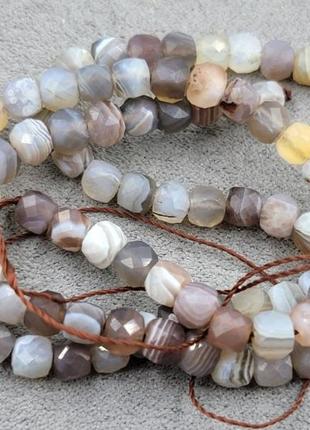 Агат ботсвана кубик 4,5*4,5 мм довжина 38 см