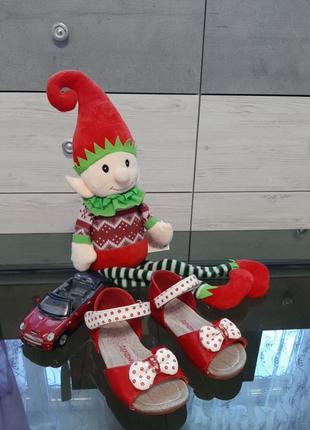 Босоножки на девочку.