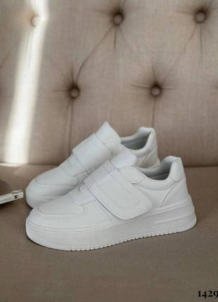 Жіночі легкі білі кросівки на липучці високої якості