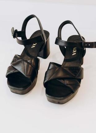 Босоніжки prada