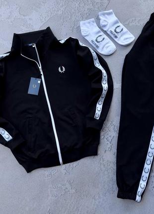Мужской черный и красный костюм fred perry на лампасах: кофта-брюки 2 пары носков в подарок!