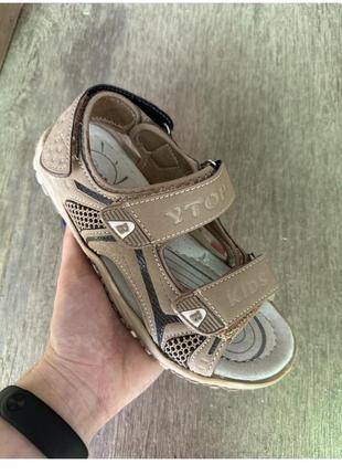 Чоловічі сандалі