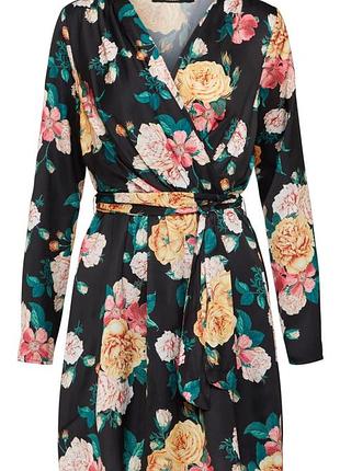 Атласное черное платье с цветочным принтом bikbok