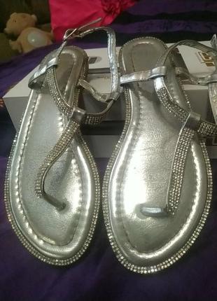 Босоножки камушины