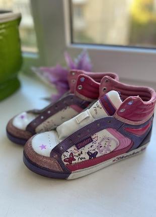 Очень красивые кроссовки