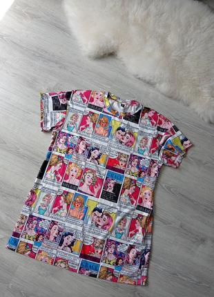 Короткое платье комиксов яркое