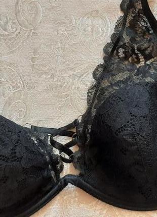 Оригинальный черный кружевной бюстгальтер