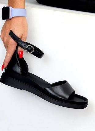 Універсальні чорні шкіряні закриті босоніжки на шлейці 22024