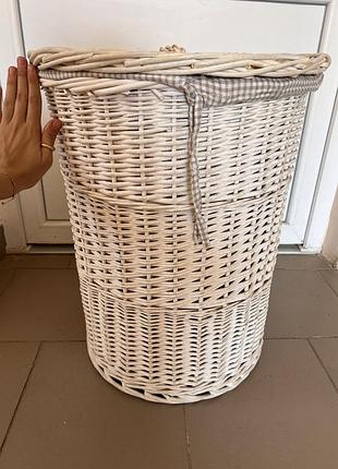 Плетеная из лозы корзина круглая с крышкой для белья минимализм уют