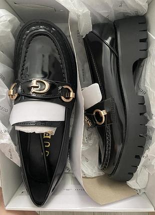 Лофери guess