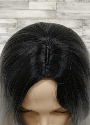 3779 парик сірий попелястий хвилястий із проділом без човника довгий із чорними коренями