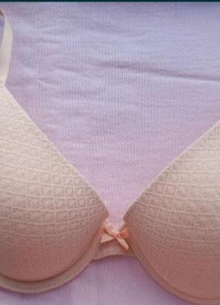 Ніжний бюстгальтер персикового кольору