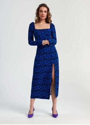 Сукня з розрізом