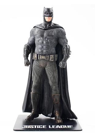 Деталізована фігурка бетмена. іграшка batman. dc comics 18см 2