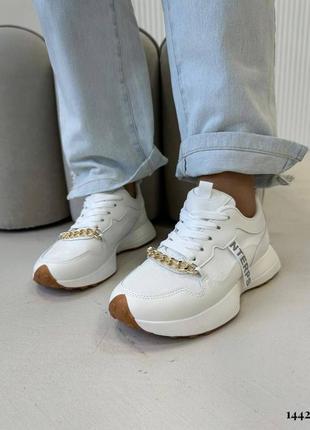 Жіночі легкі білі кросівки з золотистим ланцюжком високої якості