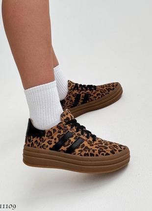 Кеды из натуральной кожи и замши женские на платформе