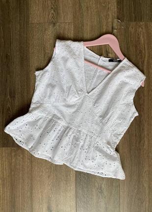 Бавовняний білосніжний топ з баскою прошва перфорація