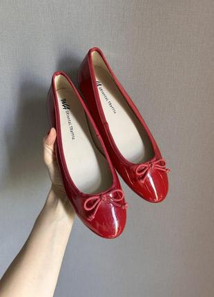 Червоні лакові балетки на підборах zara