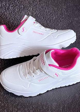 Белые женские кроссовки skechers