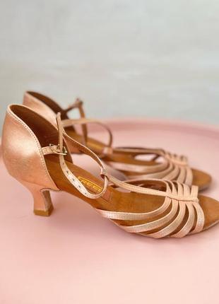 Туфлі для бального танцю