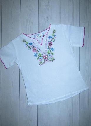 Футболка з вишивкою