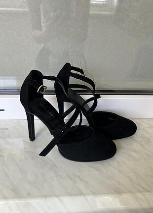 Босоножки новые