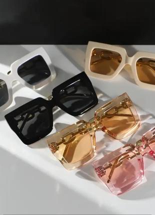 Жіночі сонцезахисні окуляри